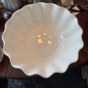 Vintage Alco Industries Large White Ruffle Shell Shaped Bowl